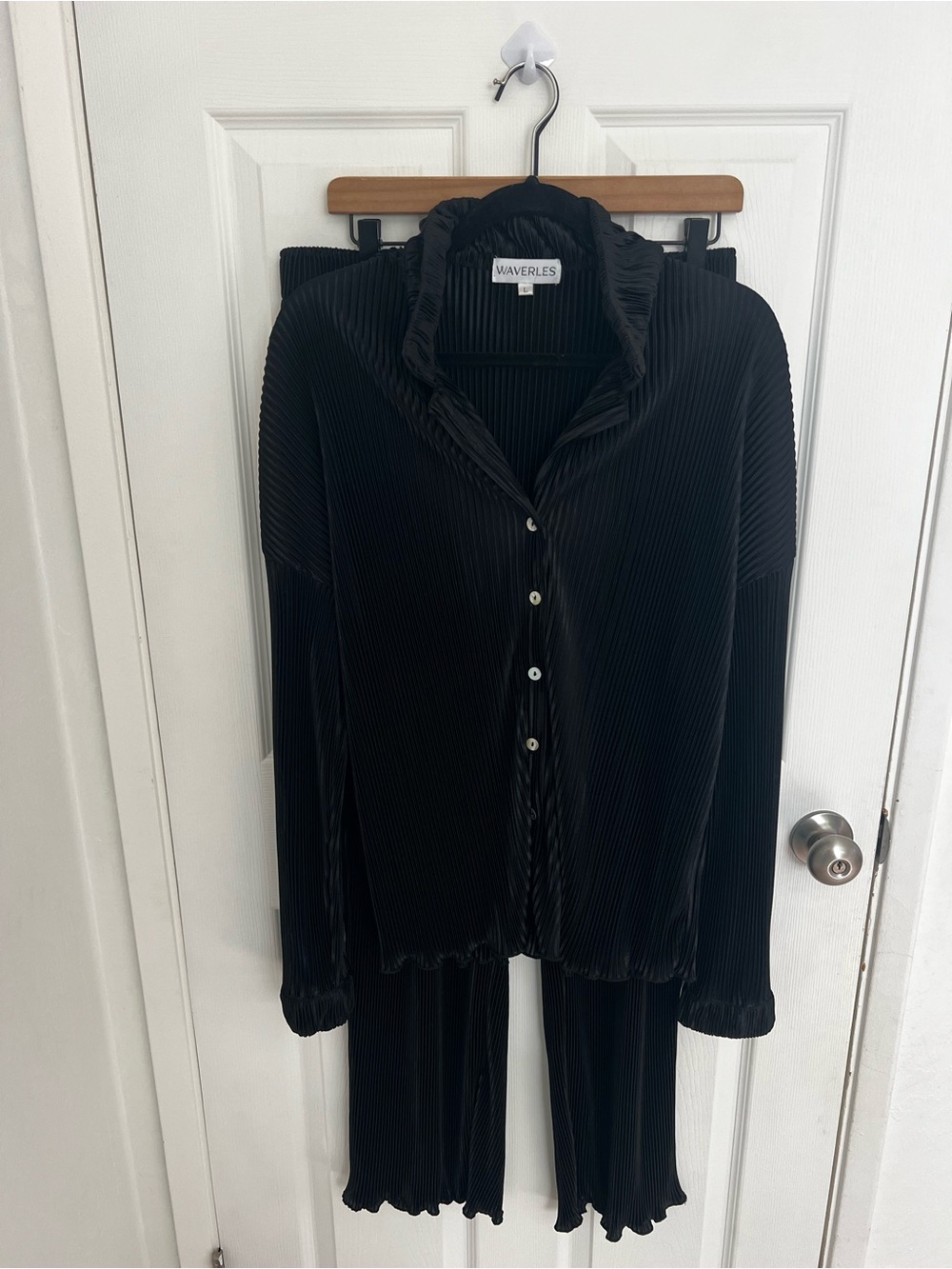 Waverlees Women's Black Velvet Pleated Pajama Set
